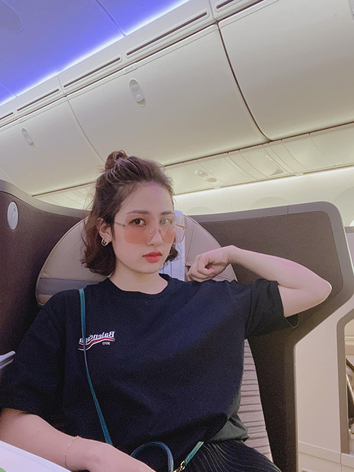 Hot mom Nguyễn Thảo Hương xinh đẹp, lộng lẫy dù đã là bà mẹ bỉm sữa 2 con