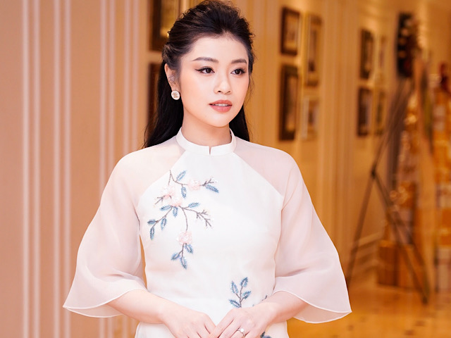 Ca nhạc - MTV - Quán quân “Sao Mai” Thu Hằng ra mắt album nhạc cách mạng tri ân thế hệ cha anh