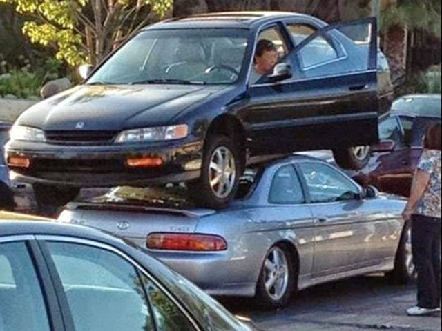 Tranh vui - "Quá nể" trình đậu xe của tài xế