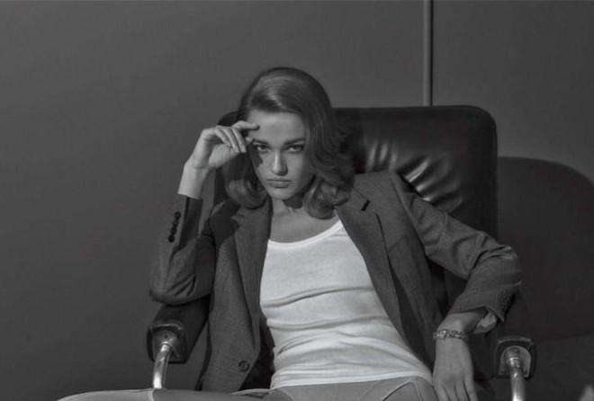 Nàng thơ người Hà Lan để ngực trần lên tạp chí - 4