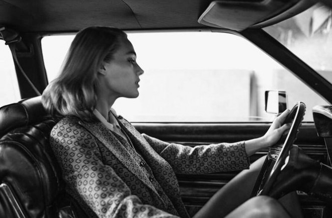 Nàng thơ người Hà Lan để ngực trần lên tạp chí - 11