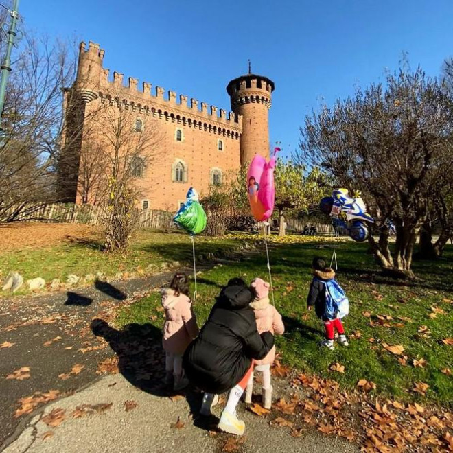 Bạn gái Ronaldo mặc nội y nóng bỏng - 3