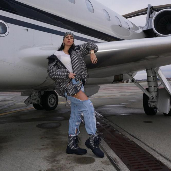 Bạn gái Ronaldo mặc nội y nóng bỏng - 10