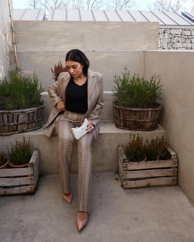 Bạn gái Ronaldo mặc nội y nóng bỏng - 7