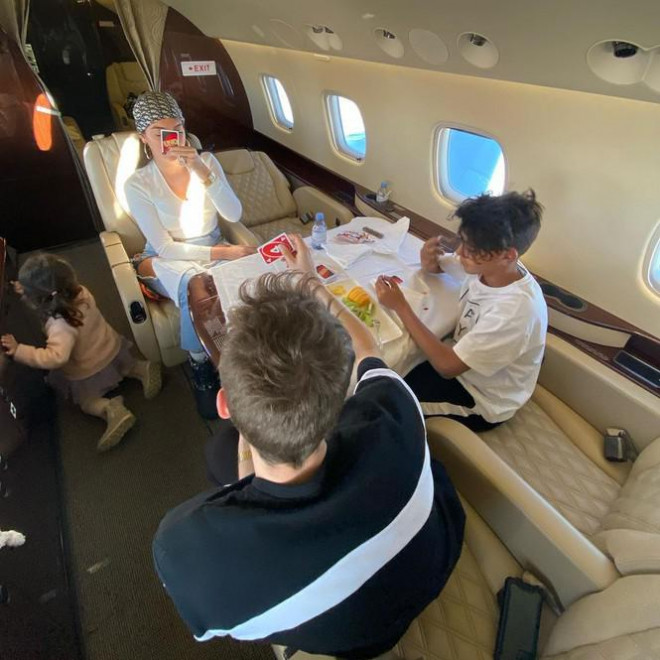 Bạn gái Ronaldo mặc nội y nóng bỏng - 13