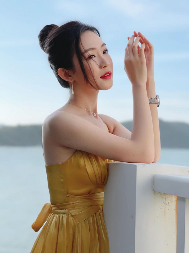 Nhan sắc tựa nàng thơ của 'Người đẹp được yêu thích nhất' Hoa hậu Việt Nam 2020 - 1