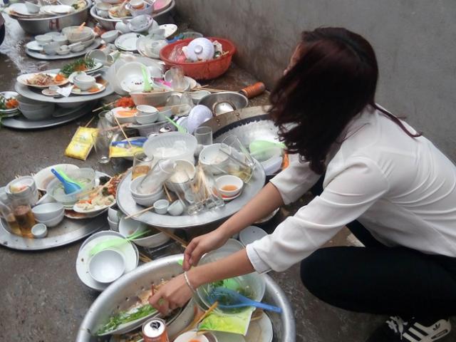 Bạn trẻ - Cuộc sống - Bố mẹ bắt chia tay vì con dâu tương lai "dám rủ" con trai rửa bát cùng