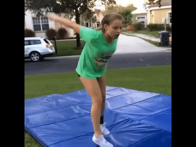 Tranh vui - Hội gái đẹp nghịch ngợm vô đối khiến anh em cũng phải "ngán ngẩm"