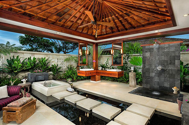 Hualalai Resort, Hawaii, Mỹ: Phòng tắm lộng lẫy này có giá 13,5 triệu USD (hơn 312 tỷ đồng), nằm trong một biệt thự kiểu Bali ở Hawaii. 
