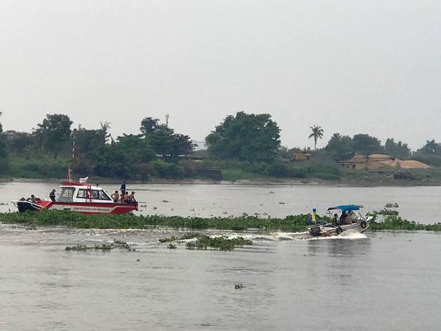 Lực lượng chức năng tìm kiếm người phụ nữ mất tích trên sông Sài Gòn sau tai nạn giao thông đường thủy