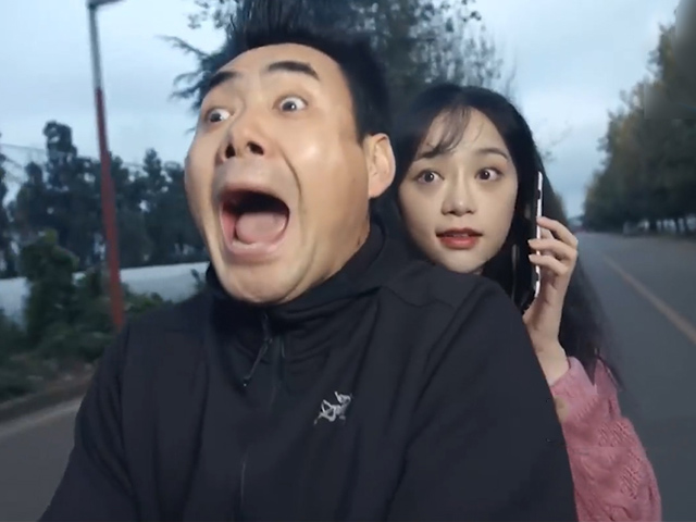 Cười 24H - Gặp nạn chỉ vì cô vợ vẫn thản nhiên buôn chuyện trong lúc nguy cấp