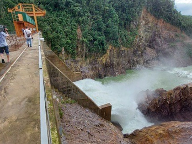 Tin tức trong ngày - Sạt lở núi uy hiếp thủy điện