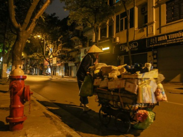 Tin tức trong ngày - CLIP: Những mảnh đời mưu sinh trong đêm buốt lạnh