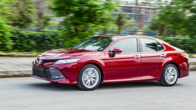Không được giảm phí trước bạ, Toyota Camry vẫn bán chạy - 1