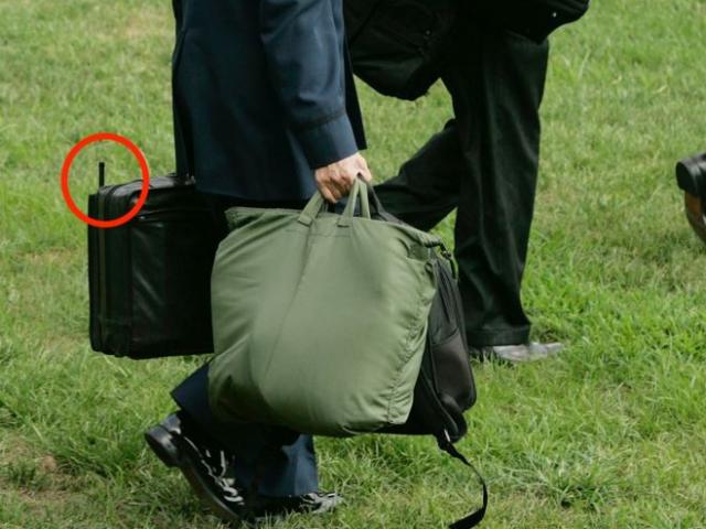 Thế giới - Chuyện gì xảy ra với vali hạt nhân quyền lực của Mỹ khi ông Trump "từ mặt" ông Biden?