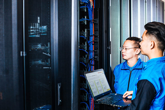 Data Center của CMC Telecom đáp ứng các tiêu chuẩn về hạ tầng, bảo mật, vận hành với đội ngũ quản lý chuyên gia chuyên môn cao, đạt chứng chỉ quốc tế