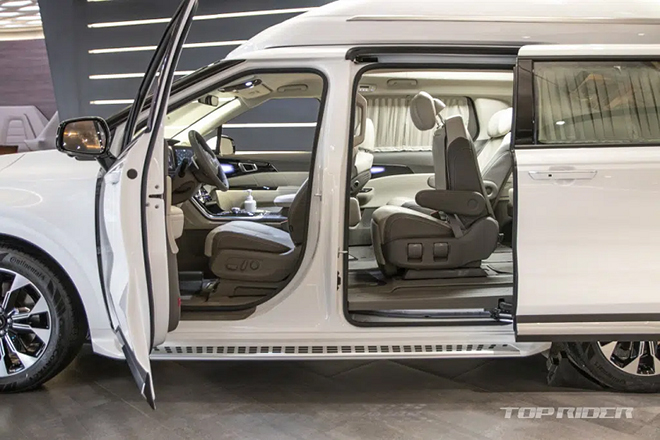 Ảnh thực tế Kia Sedona Hi Limousine 2021, giá từ 1,2 tỷ đồng - 4