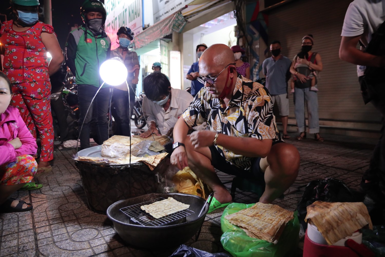 Cựu BTV nói tiếng Anh chuẩn nhất đài HTV, được Trấn Thành kiêng nể bất ngờ đi bán hàng rong - 7