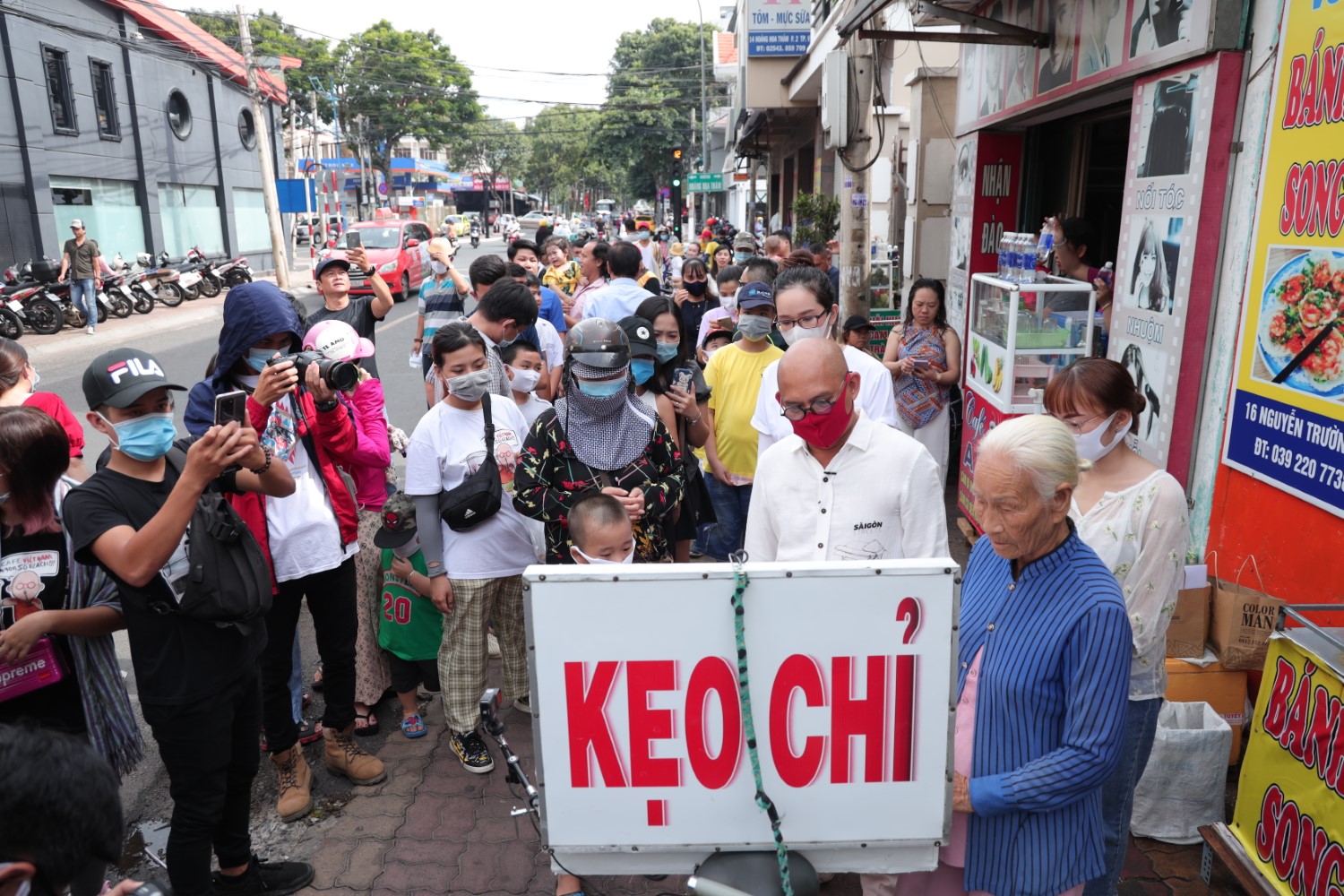 Cựu BTV nói tiếng Anh chuẩn nhất đài HTV, được Trấn Thành kiêng nể bất ngờ đi bán hàng rong - 8