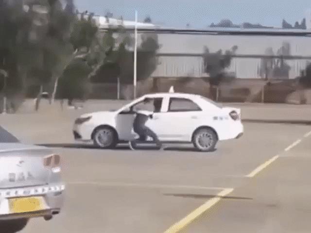 Ô tô - Học viên đạp nhầm chân ga suýt gây tai nạn chết người