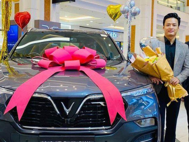 Thị trường - Tiêu dùng - Bóc giá "xế cưng" VinFast Hồng Đăng vừa tậu