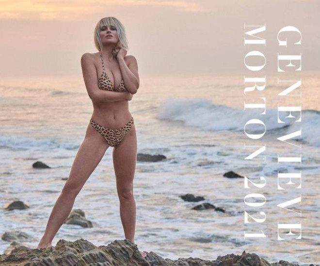 'Mỹ nhân áo tắm hàng đầu mọi thời đại' tung ảnh lịch bikini nóng bỏng - 1