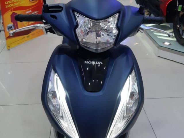 Thế giới xe - Cận cảnh Honda Vision phiên bản mới vừa mở bán tại đại lý