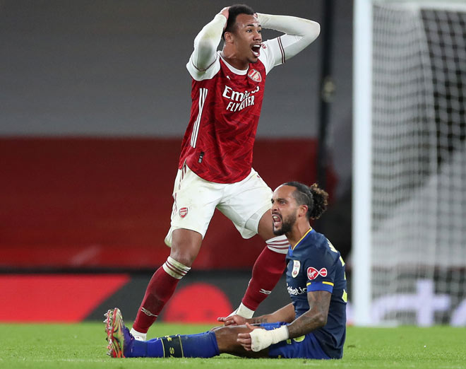 Arsenal hóa "Vua thẻ đỏ": Thắng MU xong tụt dốc không phanh, nội bộ lục đục - 1