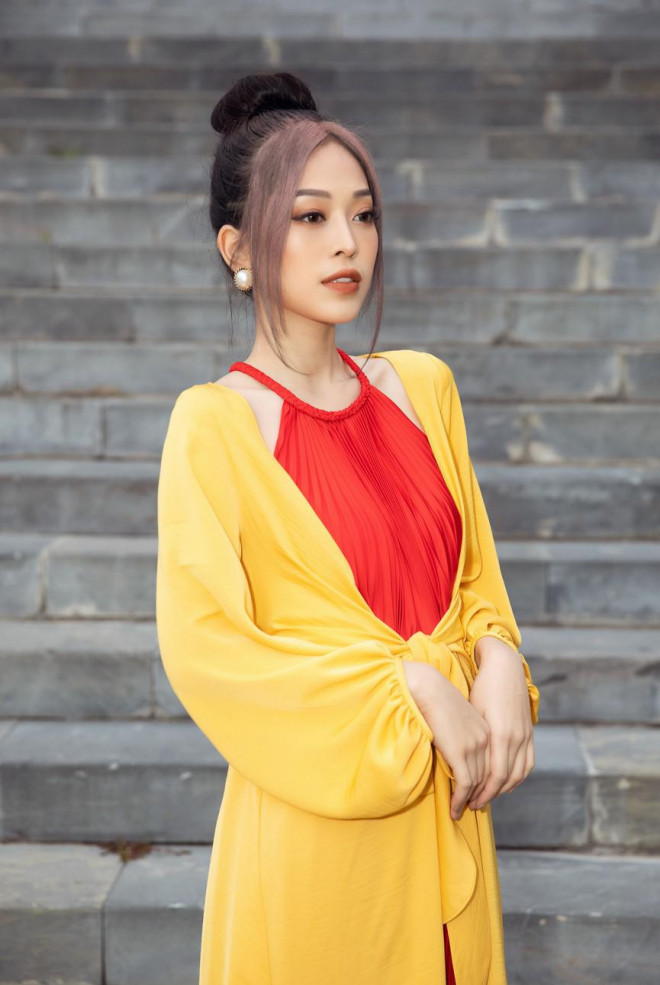 Tiểu Vy, Đỗ Mỹ Linh cùng dàn hậu mặc váy yếm quyến rũ giữa tiết trời lạnh giá - 5