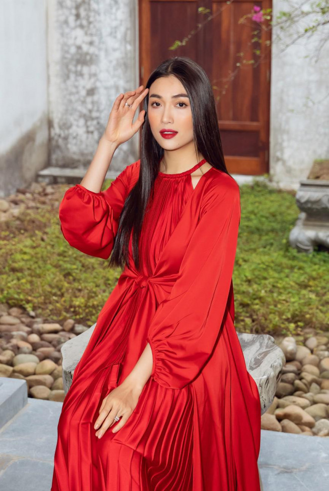 Tiểu Vy, Đỗ Mỹ Linh cùng dàn hậu mặc váy yếm quyến rũ giữa tiết trời lạnh giá - 11