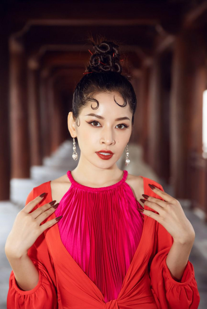 Tiểu Vy, Đỗ Mỹ Linh cùng dàn hậu mặc váy yếm quyến rũ giữa tiết trời lạnh giá - 13