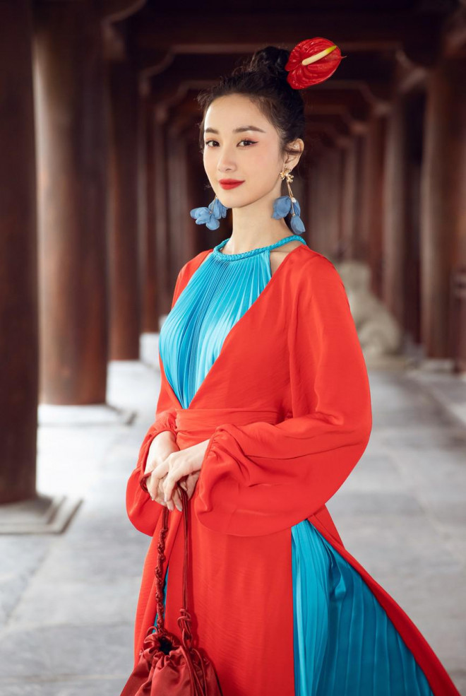 Tiểu Vy, Đỗ Mỹ Linh cùng dàn hậu mặc váy yếm quyến rũ giữa tiết trời lạnh giá - 14