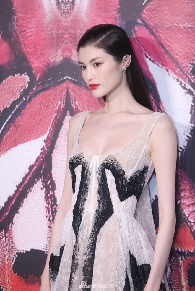 Mỹ nhân TVB và người đẹp nội y gốc Hoa siêu gợi cảm - 3