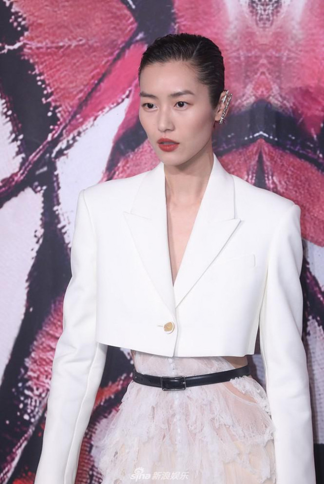 Mỹ nhân TVB và người đẹp nội y gốc Hoa siêu gợi cảm - 5