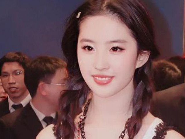 Thời trang - Loạt trang phục "thảm họa" chứng minh nhan sắc Lưu Diệc Phi "khoác bao tải" cũng đẹp