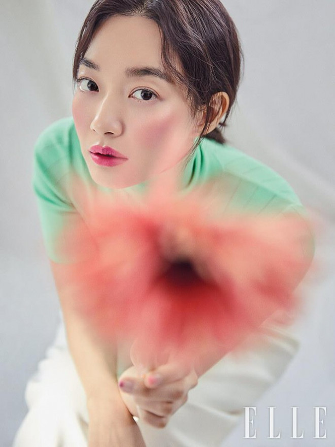 'Hồ ly 9 đuôi' Shin Min Ah đẹp xuất sắc đón Giáng sinh - 18