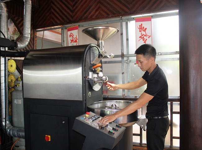 Sau nhiều nỗ lực, anh Nguyễn Đình Vạn đã tự phát triển cho mình một thương hiệu cà phê sạch riêng của bản thân