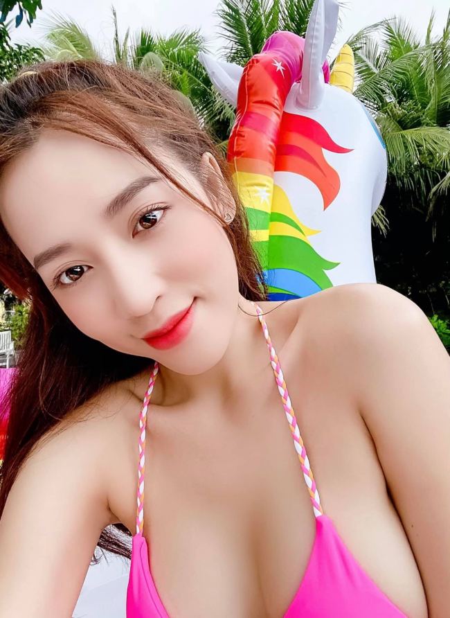 Cô gái này đang được mệnh danh là "đệ nhất ngực đẹp làng hài Việt" - 2