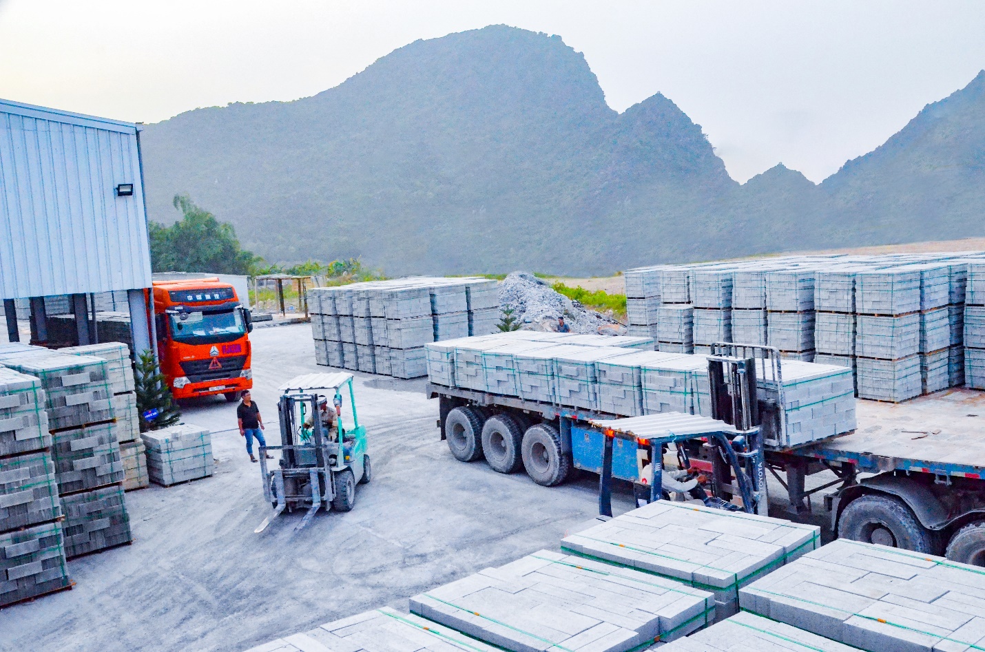 Những chuyến xe hàng