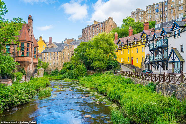 15. Dean Village

Đi dạo quanh ngôi làng này sẽ khiến du khách như có cảm giác quay ngược thời gian trở về ngày xưa.
