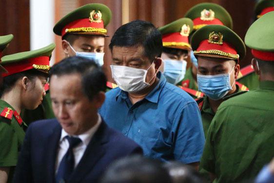 Bị cáo Ðinh La Thăng bị đề nghị mức án từ 10-11 năm tù. Ảnh: Hoàng Triều