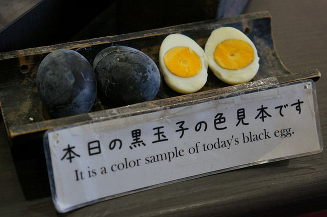Loại trứng này được người dân địa phương gọi là trứng trường thọ bởi tin rằng chỉ cần ăn 1 quả trứng đen sẽ giúp cộng thêm 7 năm tuổi thọ.
