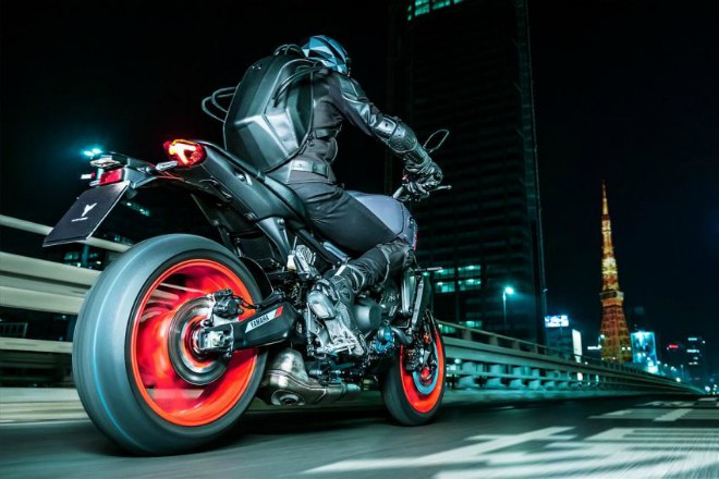 2021 Yamaha MT-09: Âm thanh của bóng đêm, cuốn hút cánh mày râu - 7