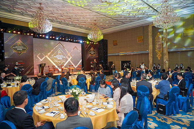 Lễ trao giải&nbsp;Dot Property Southeast Asia Awards 2020 được tổ chức trang trọng với sự góp mặt của ban cố vấn giải thưởng, các chuyên gia và đông đảo quản lý cấp cao từ nhiều doanh nghiệp uy tín hàng đầu