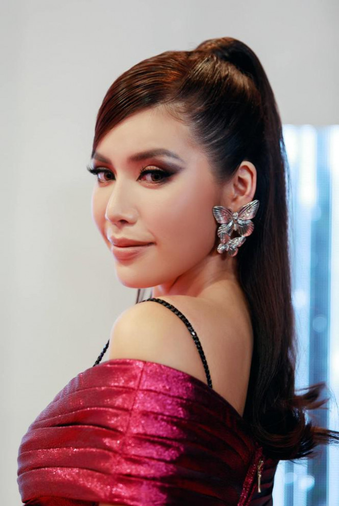 Lan Khuê khoe body nóng bỏng với áo tắm, Võ Hoàng Yến tựa đoá hồng với váy đỏ rực - 5