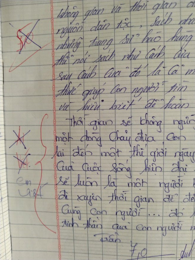 Một bài kiểm tra bị trừ điểm vì có hai nét chữ khác nhau.