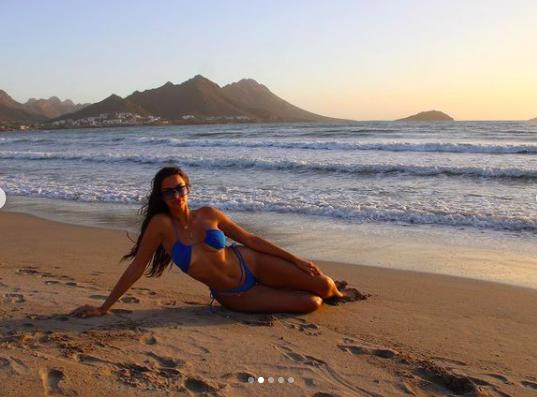 Mẫu nội y 9x quá 'bốc lửa' khiến cánh mày râu 'chao đảo' - 9