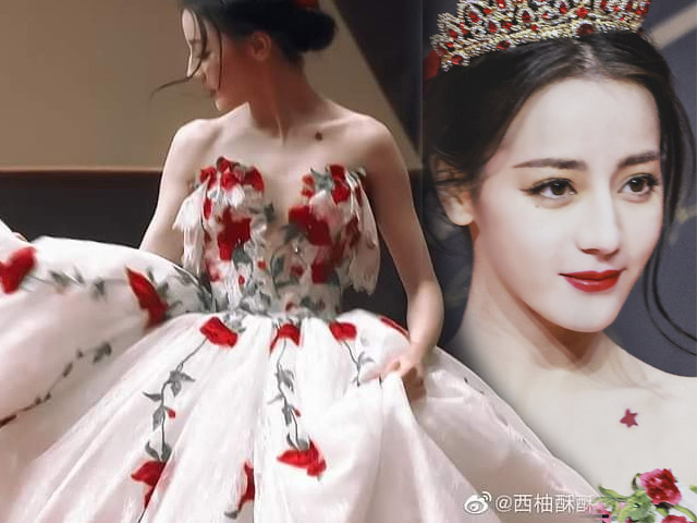 Thời trang - Địch Lệ Nhiệt Ba "đè bẹp" dàn mỹ nữ trên thảm đỏ nhờ váy tôn ngực, xuyên thấu