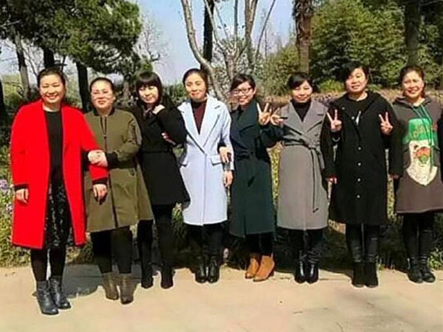 Bạn trẻ - Cuộc sống - Ông bố đẻ 8 cô con gái bị họ hàng cười nhạo, nhiều năm sau ai cũng "ghen tị nổ đom đóm mắt"