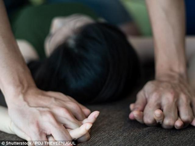 Phi thường - kỳ quặc - Vào khách sạn gọi "gái làng chơi", không chờ được liền xông vào hiếp dâm tập thể nữ nhân viên